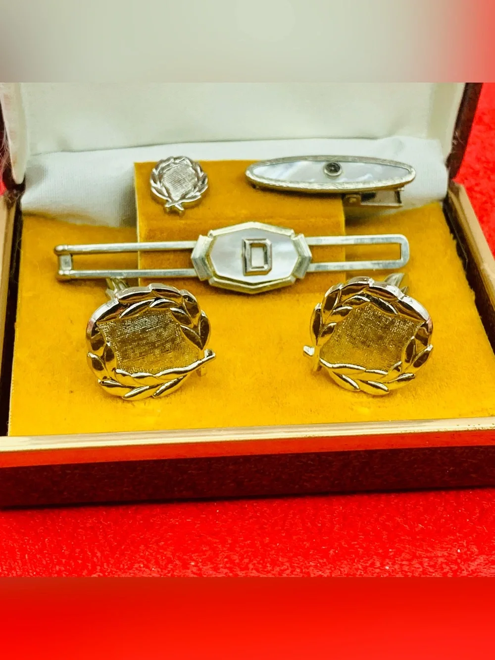 Vintage Men's Mother of Pearl Tie Bars & Olive Branch Cufflinks